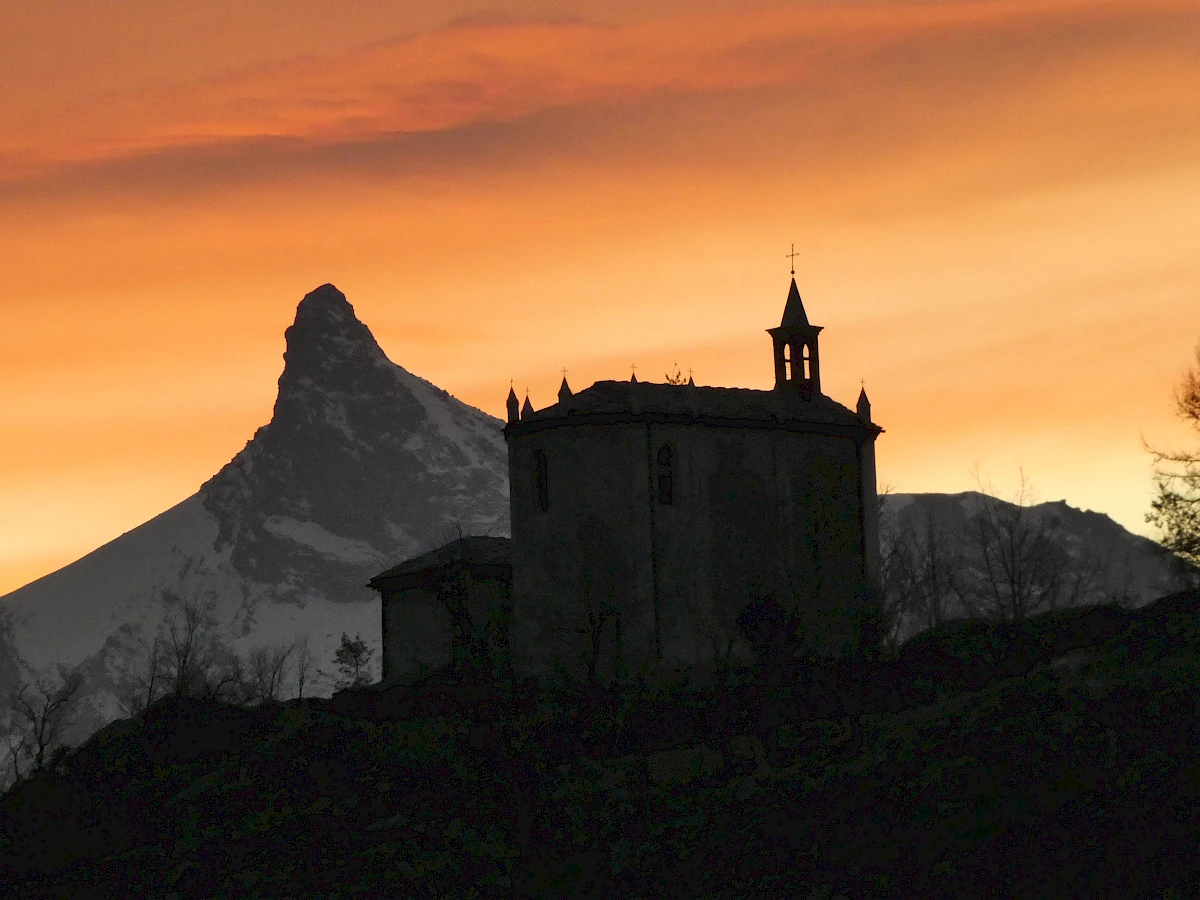 TRA CAPPELLE, CHIESA, FORNI E MULINO